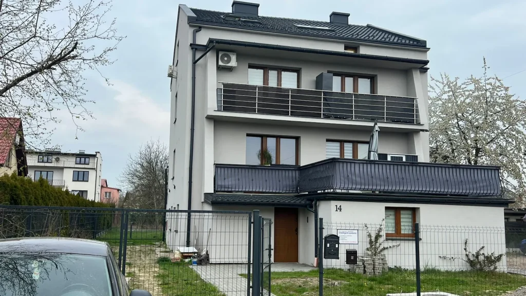 Nowa Przestrzeń – budynek po remoncie przy ulicy Kiepury w Krakowie, widok od frontu