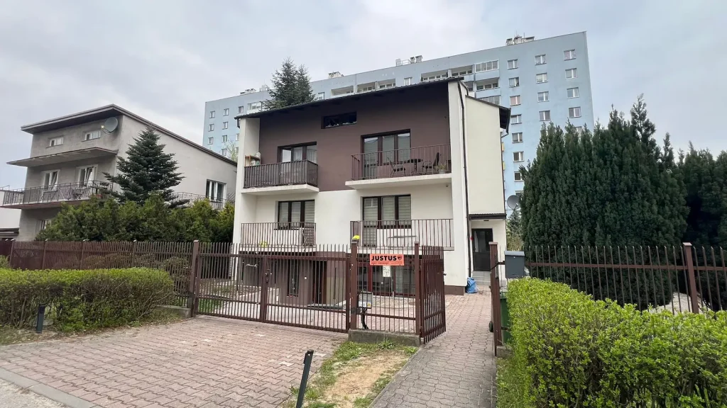 Nowa Przestrzeń – budynek po remoncie przy ulicy Kozietulskiego w Krakowie, widok od frontu