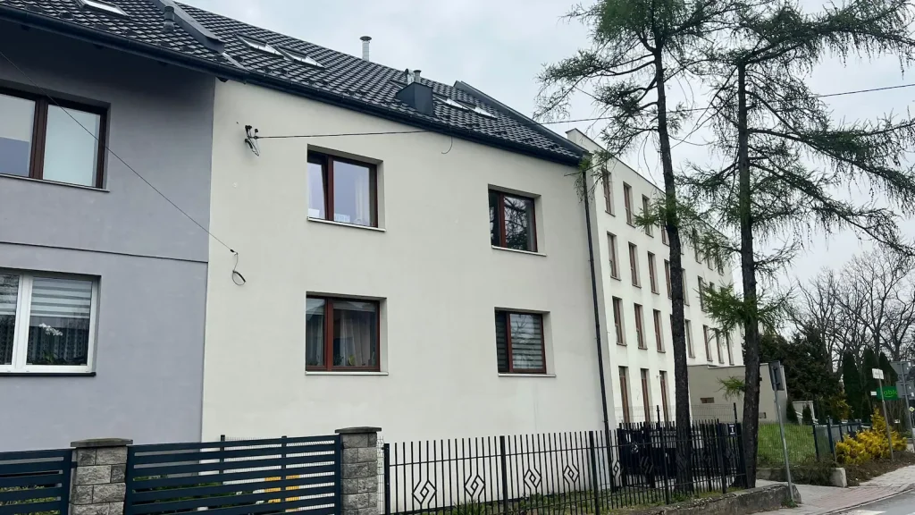 Nowa Przestrzeń – budynek po remoncie przy ulicy Podhalańskiej w Krakowie, widok boczny