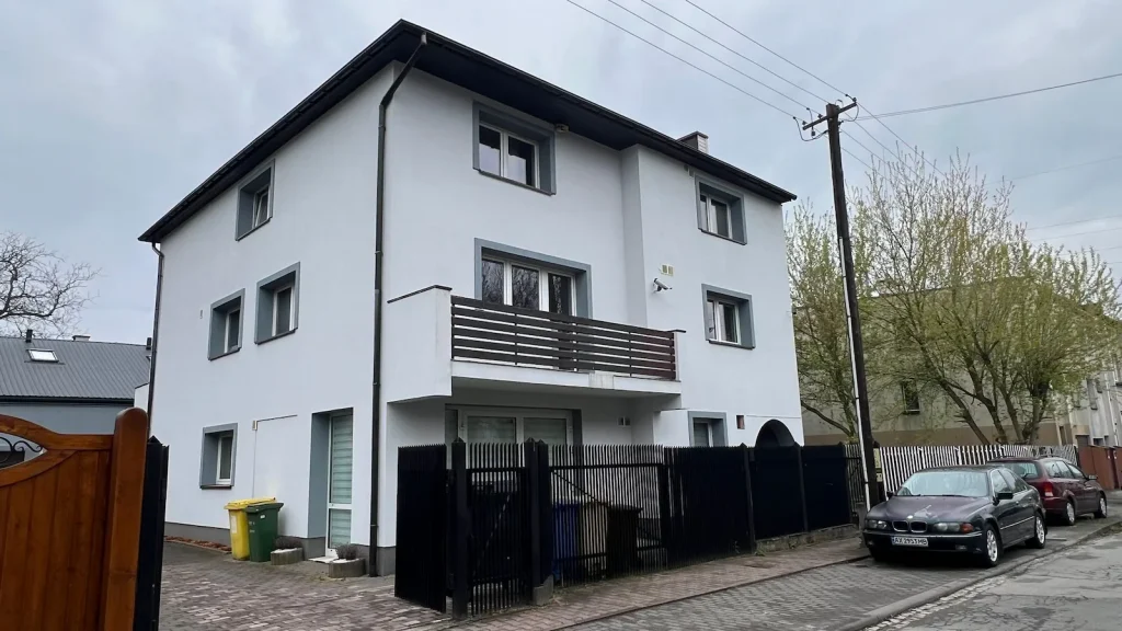 Nowa Przestrzeń – budynek po remoncie przy ulicy Trębacza w Krakowie, widok boczny