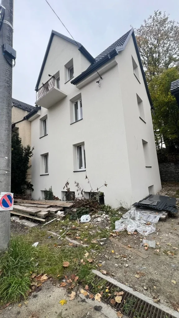 Nowa Przestrzeń – budynek po remoncie w Zakopanem, widok boczny